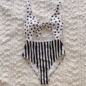 ⚫️⚪️ Cut-Out One Piece ⚪️⚫️